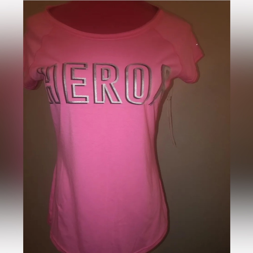 5/$25 Breast cancer awareness “hero” T-shirt size medium